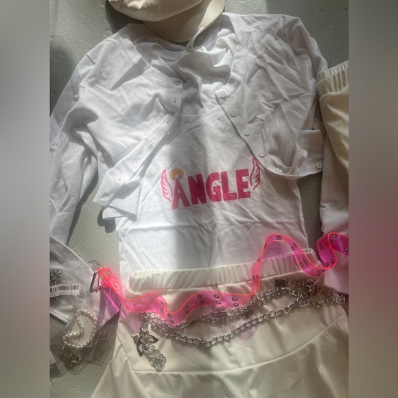 Rupaul’s Drag Race Willow Pill Halloween Costume - Picture 3 of 9